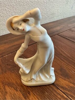Vintage Occupied Japan Porcelain Woman Dancer 5" White w/Gold Figurine